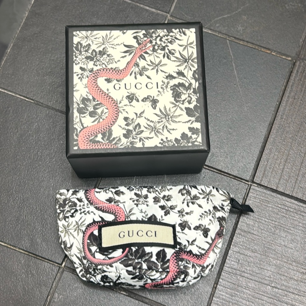 Authentic Gucci luxury designer signature jewelry box with dust bag - Picture 2 of 7